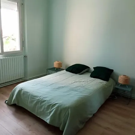 Le Paradis Face Au Marche Ла-Рошель