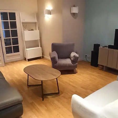 Le Paradis Face Au Marché