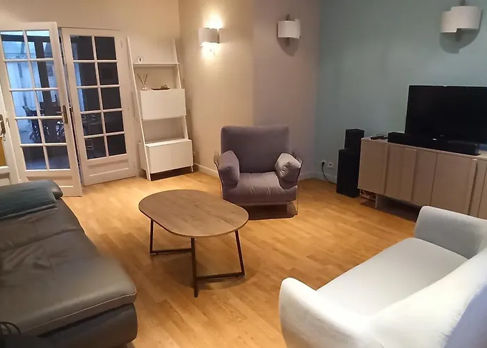 Le Paradis Face Au Marche